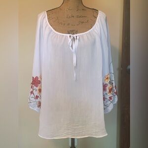 Pretty floral top-new with tag!